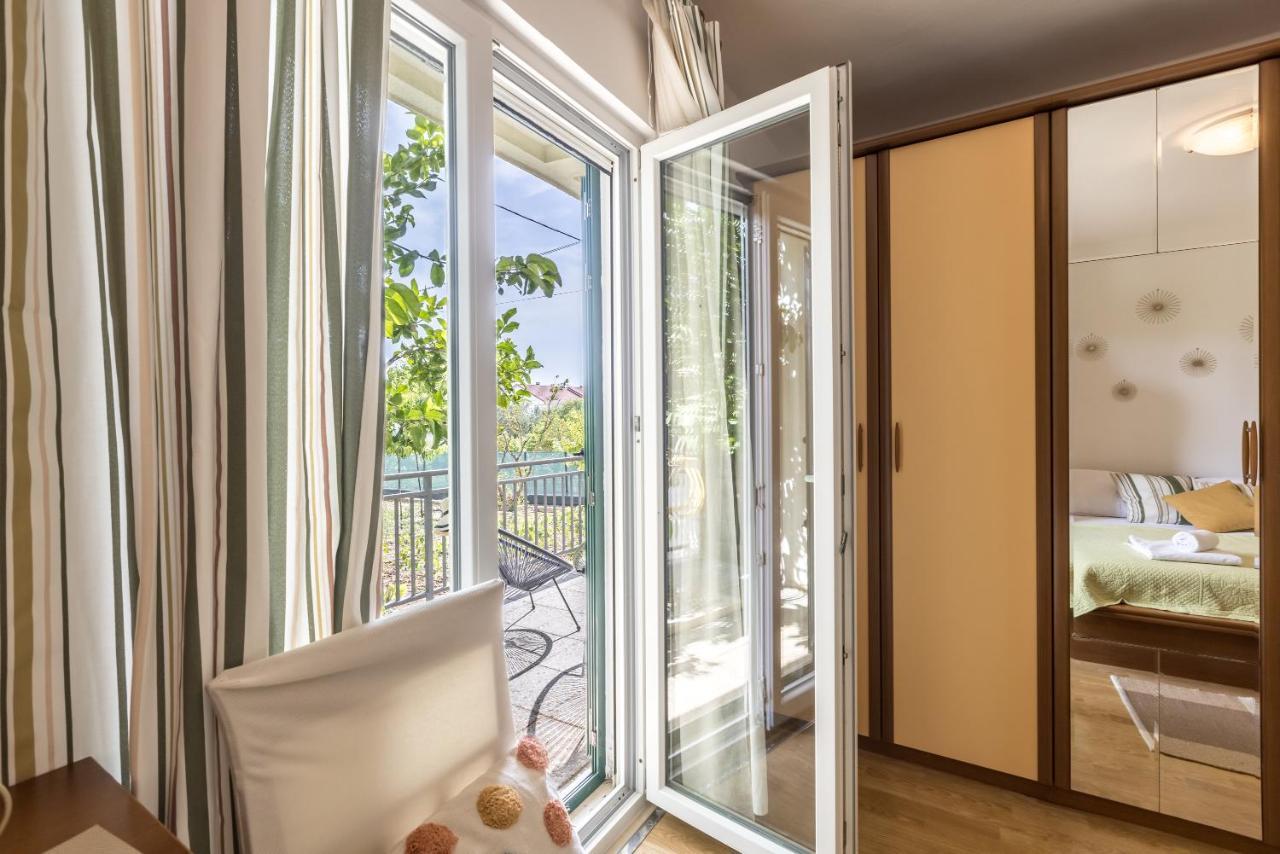Citrus Accommodation Kaštela Esterno foto
